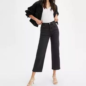 Levi’s Women’s Ribcage Straight Ankle Jeans